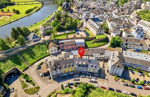 BAT Home Solutions Saarburg Altstadt - alles was ein Hotel nicht bietet - 3 Apartments 45 bis 75 qm für bis zu 12 Personen - direkt unter der Burg - 2 Min zur Altstadt - Weinbergblick, Heimkino und E-Ladesäulen - Foto 42
