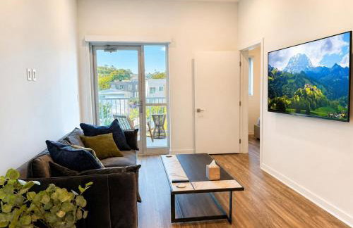 Designer 1 Bedroom Condo in Silver Lake - Photo 1
