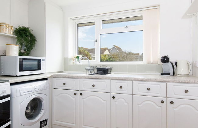 Seaside Retreat 2 Mins to Beach - Photo 6