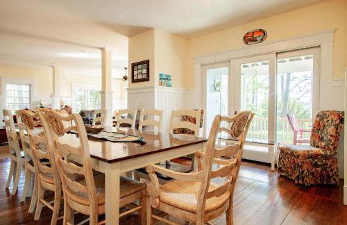 Chesapeake Waterfront - 7BR 5BA - Beach Pool Dock - Foto 5