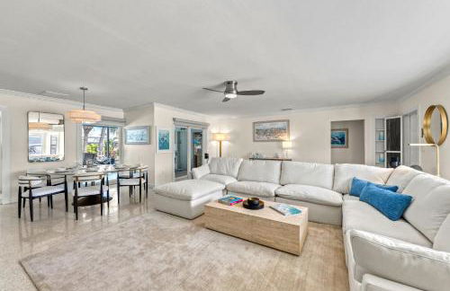 Siesta Key Waterfront Oasis - Heated Pool, Dock, Walk to Village & Beach - Photo 18