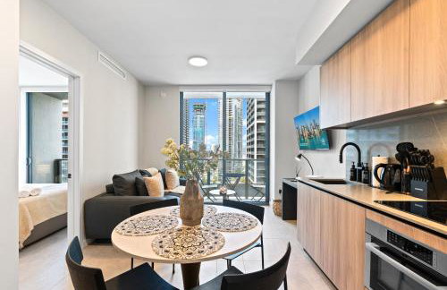 Downtown Condo with Den and Pool Access - Foto 18
