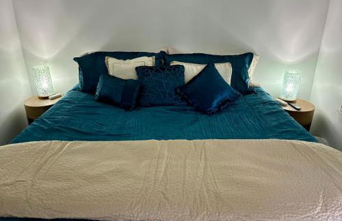 The Lawrencian Loft -2BD king & Queen beds, 2 BA - Foto 53