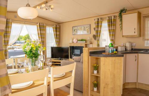 Lake View with Private Hot Tub at Tattershall Lakes - Foto 11