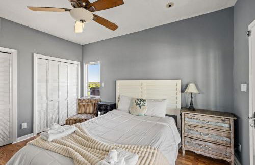 Oceanfront Galveston Beach House Steps to Sand! - Foto 19