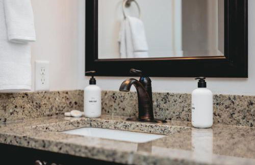 NEW Ivy House 3BR Townhome Downtown Beaches Wineries - Foto 55