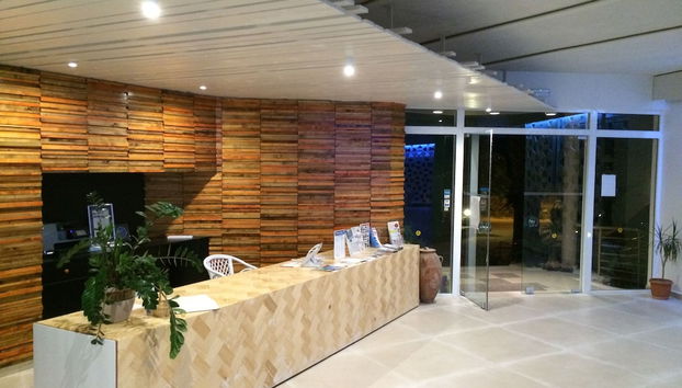 Check-in/check-out kiosk