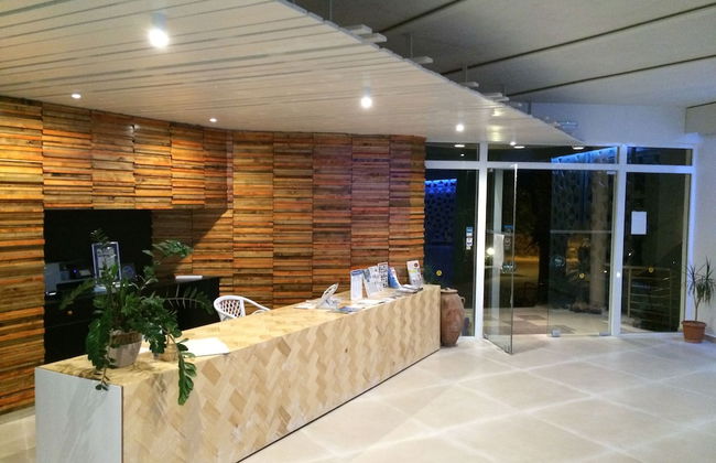 Irina Beach Hotel - Photo 4