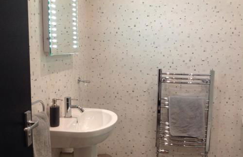 Rooms @ Number Six - Photo 14