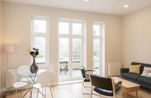 Beautiful 2 bed terrace flat close to Greenwich - Pass the Keys - Photo 2