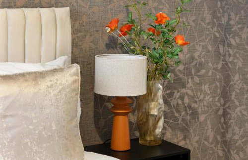 1Bed Gem Central Bletchley Perfect for Contractors - Foto 23