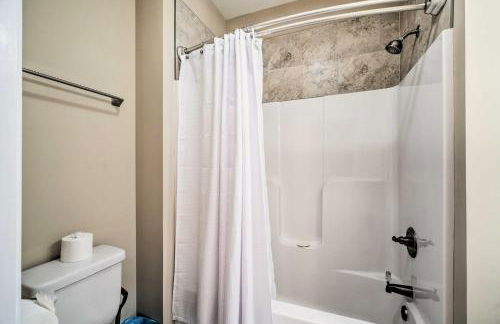 Chic Townsend Condo with Saltwater Pool! - Foto 19
