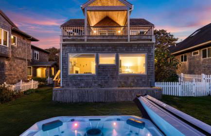 Beachside Retreat w Hot Tub Balcony Dining Blue-Ceiling Charm Sea Cured by AvantStay - Photo 3