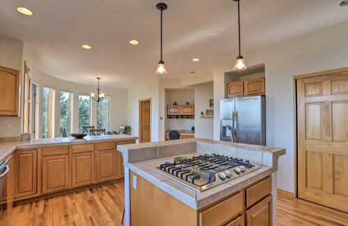 Spacious Evergreen Home with Picturesque Views - Foto 13