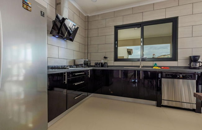 NEW 6BR Villa w Pool Across Street Palmbeach - Foto 4