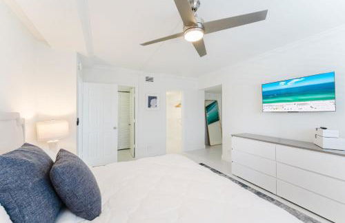 Serene Waterfront 2BR 2BA with Intracoastal Views, Pool, Balcony, Parking - Foto 20