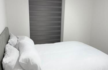 Serenity Waterfront 2 Bed Apartment - Foto 34