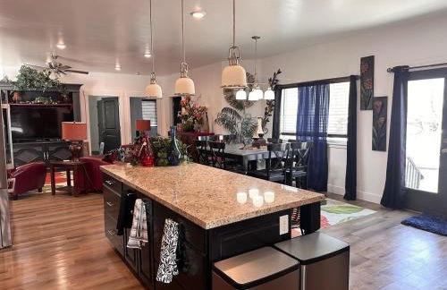 Cozy & Comfy Mountain-View Home Airport 15 min - Foto 8