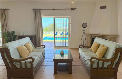 BnB Homes Luxurious Villa Stardust with Swimming pool & BBQ for Family Fun - Foto 7