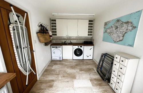 North Quay - Pet friendly Luxury Townhouse overlooking Bembridge Harbour - Photo 17