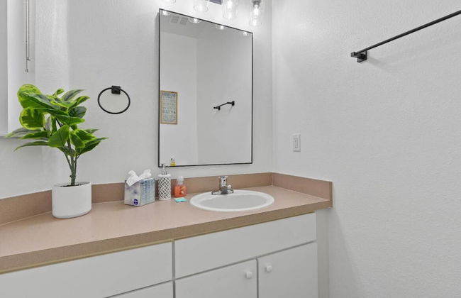 Amazing 3BR 2BA Townhome With Lake View at Terra Verde! - Foto 16