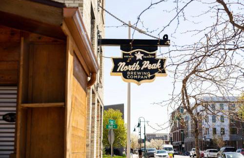 Top of The Peak: Downtown Gem! Steps to Beach - Foto 36