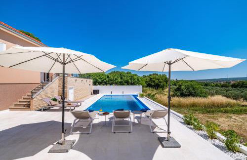 Villa Matea - heated pool, peace, view - Photo 25
