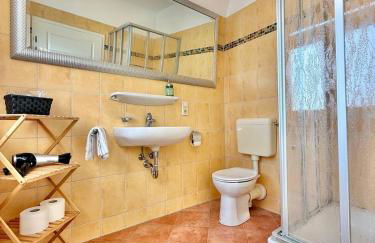 Helles Ferienhaus super zentral mit gratis Stellplätzen N162 - Photo 16