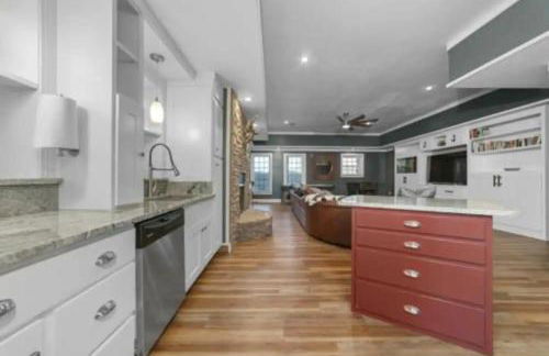 Sunset Cove Lakefront Luxury Lodge with Private Dock - Foto 11