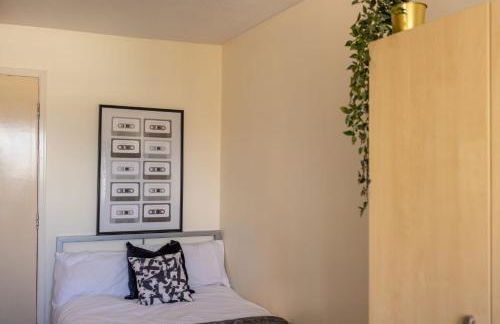 John Lester and Eddie Colman Courts in Salford - Foto 43