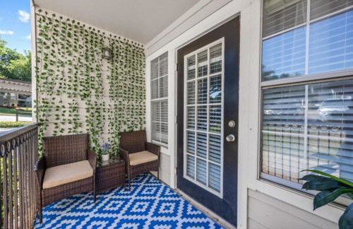 2BR Modern Hideaway near Downtown, Gated, Pool - Foto 16