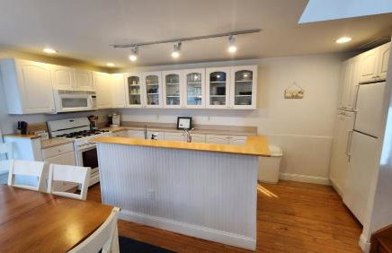Spacious Oceanfront 3BR Condo with Private Beach in Ideal Hyannis Location - Photo 10