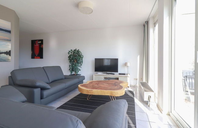 Nice Holiday Home on the Water - Foto 17