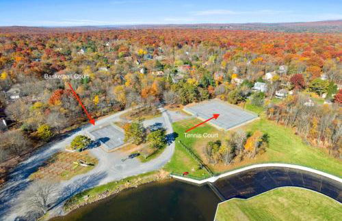 Vaulted Pines Lodge Hot Tub Game Room - Foto 38