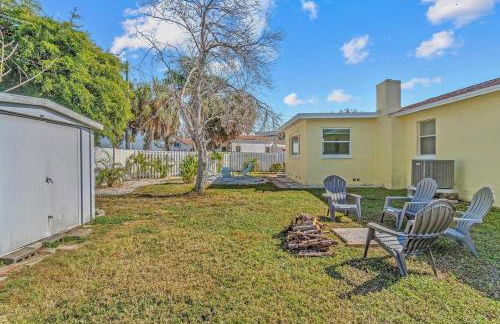 Visit Nonna's Beach Cottage & Enjoy the Sunshine with a Short Walk to the Beach! - Foto 24