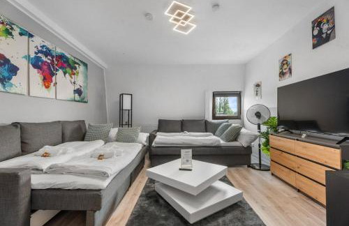 DG - Einfach aber sehr komfortabel - Wohnung für bis zu 12 Personen - Gruppen, Messe, Monteure, Studenten - Voll ausgestattet - 3 Smart-TV 55 Zoll Netflix, 1000 Mbit WLAN, voll ausgestattete Küche - Foto 15
