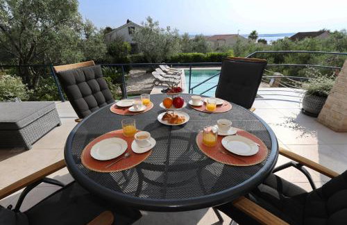 Apartment Serenity with Private Pool Near the Beach - Photo 7