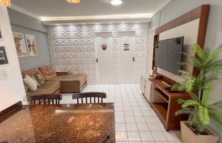 Apto com Varanda, Vista e Piscina a 50m da Praia - Foto 6