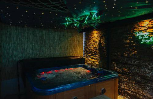 The Jungle! House with Hot Tub. - Foto 24