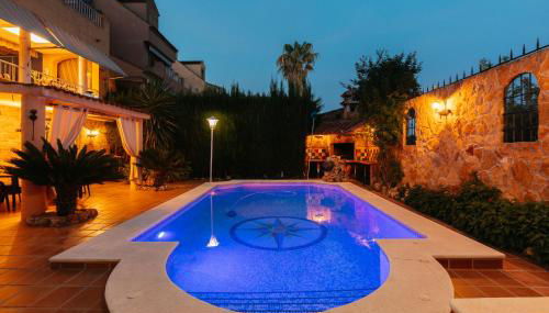 chalet, villa rodeada de naturaleza piscina a doce klm de Valencia y 7 del aeropuerto - Photo 5