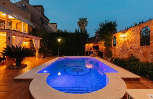 chalet, villa rodeada de naturaleza piscina a doce klm de Valencia y 7 del aeropuerto - Photo 5