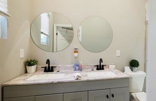 Luxury King Bed Room Private Entry and Bathroom - Foto 7