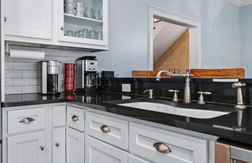 Secret Garden Hideaway l Walk to DNTN l Sleeps 8 - Foto 18