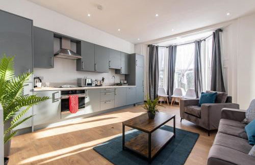 Victoria Apartments Stylish 3BR in Hartlepool - Photo 3