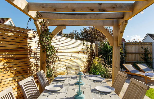 4BR Beach House Sleeps 10 - 5 Mins Walk to the Sea - Foto 38