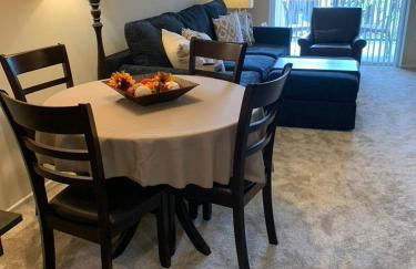 Exclusive Top Floor 1 bedroom in central Irvine one month min - Foto 17