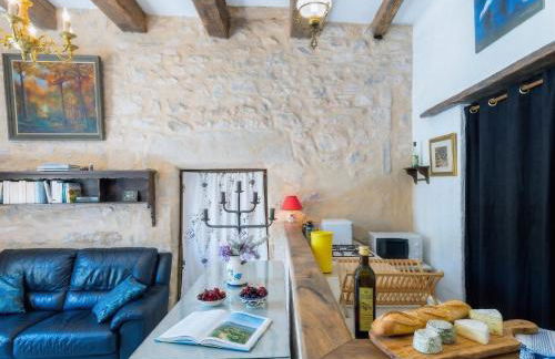 Séjour à deux au Château d'Autoire, studio de charme, tonnelle, vue vallée et village - Foto 4