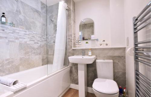 Central Getaway House with Parking, Garden, Wi-Fi - Foto 16