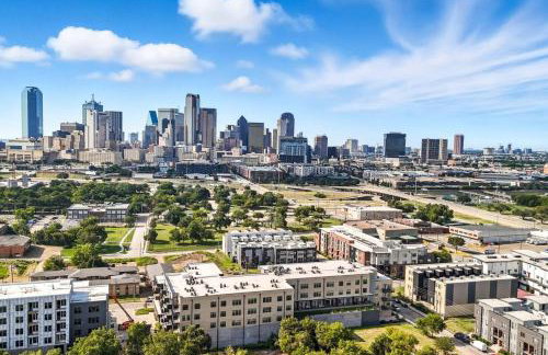 Skyline VIEWS, 5 mins to Downtown, Free Parking - Photo 26