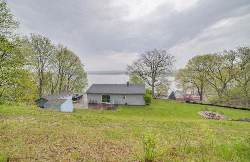 Watch the Sunrise at this Quaint Lake-View Cottage - Foto 26